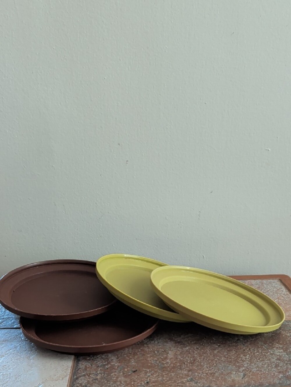 Vintage Tupperware Lids Plastic Plates Chocolate Brown and Avocado Green - Picture 2 of 4